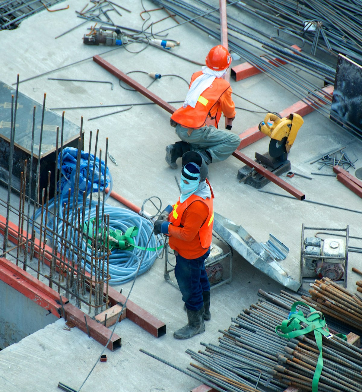 Cortex crew placing structural steel and rebar on a commercial site